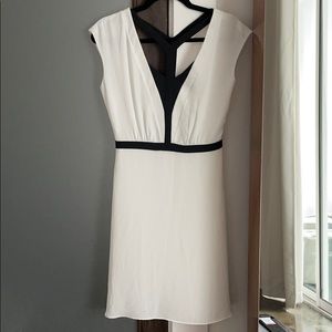 BCBGMaxAzria Beautiful White Dress! EUC Like New